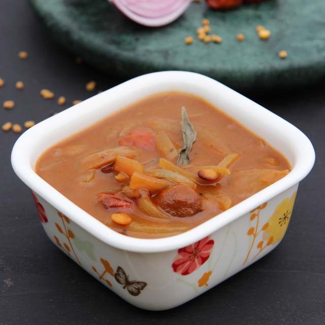 Onion Vatha Kuzhambu | Cooks Joy