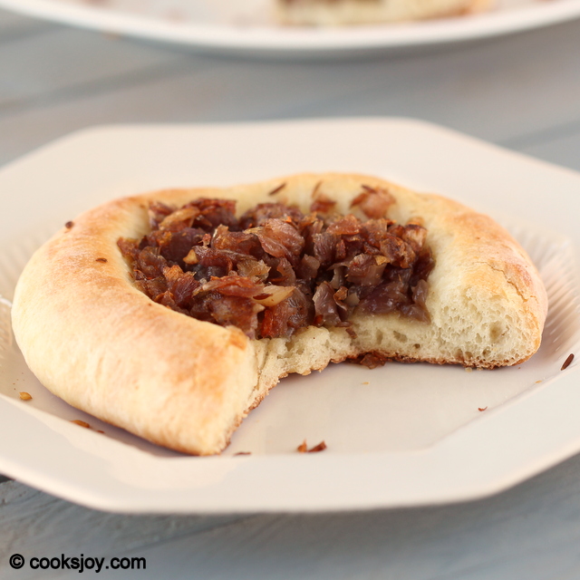 Bialys (Chewy Rolls topped with Caramelised Onions) | Cooks Joy