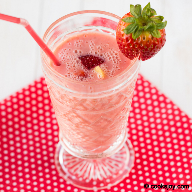 Strawberry Pineapple Flax Smoothie | Cooks Joy